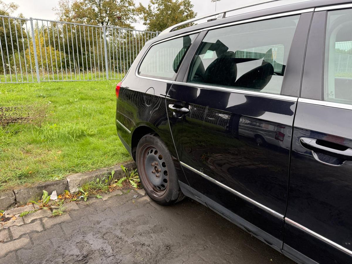 VW Passat 3C original Tür hinten rechts LC9X Deep Black Perl Variant Kombi BJ10